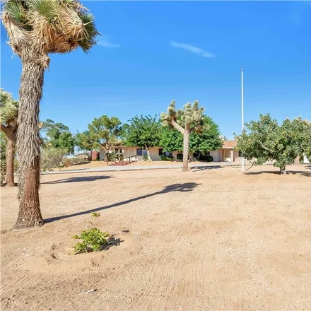 Image 7 - 7701 Palomar Avenue, Yucca Valley, CA 92284, USA - House for sale