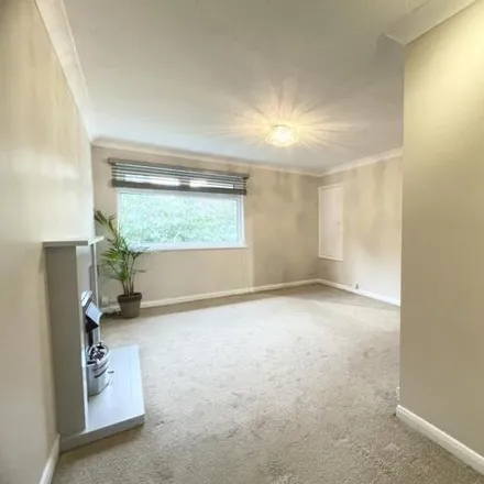 Image 3 - Elgol Close, Bramhall, SK3 8UP, United Kingdom - Apartment for rent