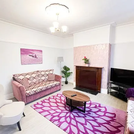 Rent this 3 bed townhouse on Seven Kings in Cameron Road, London
