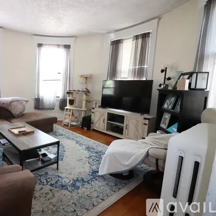 Rent this 1 bed apartment on 1963 Commonwealth Avenue