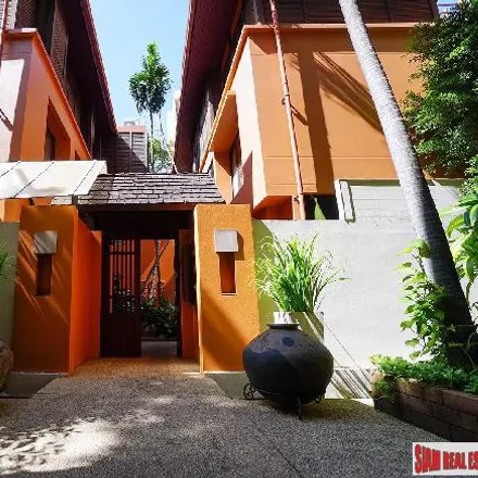 Rent this 3 bed house on Banphaeo Hospital in Soi Phrom Mit, Vadhana District