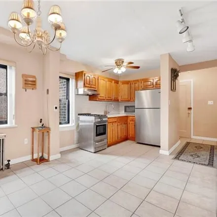 Image 3 - 8847 Bay 16th Street, New York, NY 11214, USA - Apartment for sale