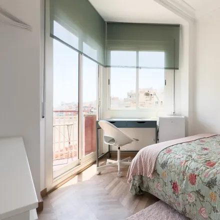 Rent this 3 bed room on Carrer de Cartagena in 284, 08025 Barcelona