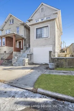 Buy this 3 bed house on 155 Wellbrook Avenue in New York, NY 10314