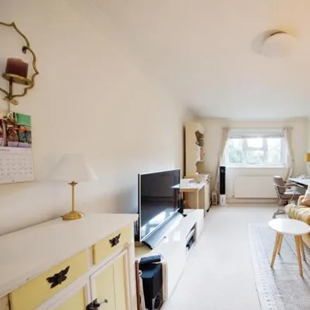 Buy this 1 bed apartment on Alexander Court in 16-33 Hannay Lane, London