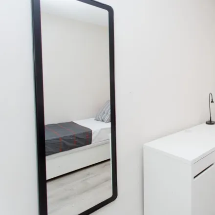 Rent this 4 bed room on Calle de Berruguete in 45, 28039 Madrid