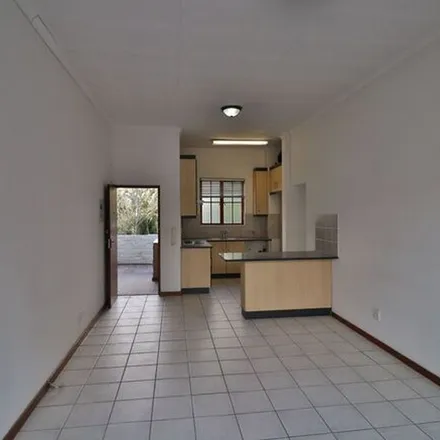 Image 4 - Ashwold Road, Saxonwold, Rosebank, 2193, South Africa - Apartment for rent