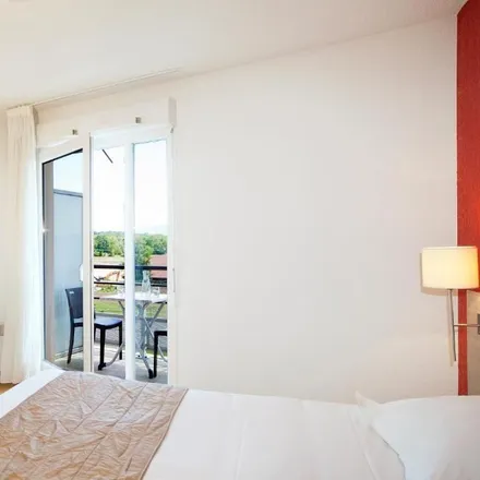 Image 4 - 125 Avenue de Belle Ferme, 01170 Gex, France - Apartment for rent