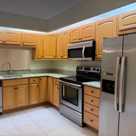 Rent this 2 bed condo on 900 S.W. 42nd Avenue