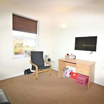 Image 2 - 33 Southgrove Road, Sheffield, S10 2NQ, United Kingdom - Townhouse for rent