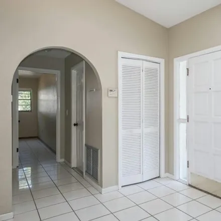 Image 9 - 185 Normandy Circle West, Palm Harbor, FL 34683, USA - House for sale