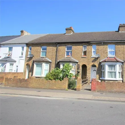 Rent this 4 bed townhouse on 1A Fairfield Road in London, UB7 8EY