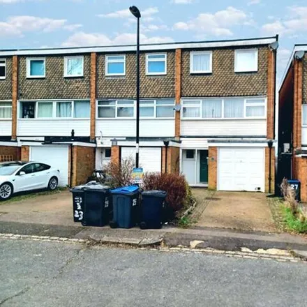 Rent this 4 bed townhouse on Knighton Close in London, CR2 6DP