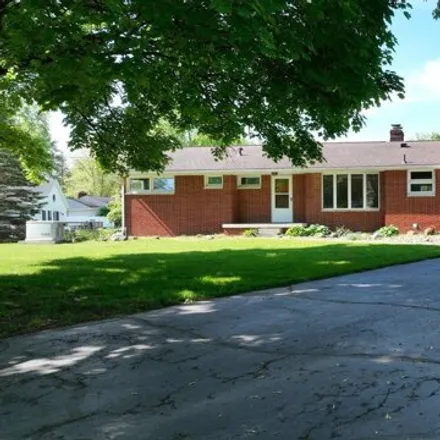 Buy this 3 bed house on 240 Brookside Drive in Flushing, MI 48433