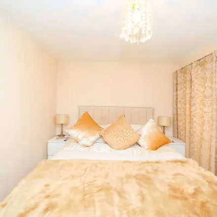 Rent this 2 bed apartment on unnamed road in London, TW14 8FE