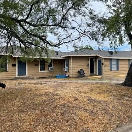Buy this 7 bed house on 977 North 3rd Street in Kingsville, TX 78363