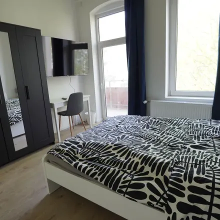 Rent this 3 bed apartment on Elisabethstraße 120 in 24143 Kiel, Germany