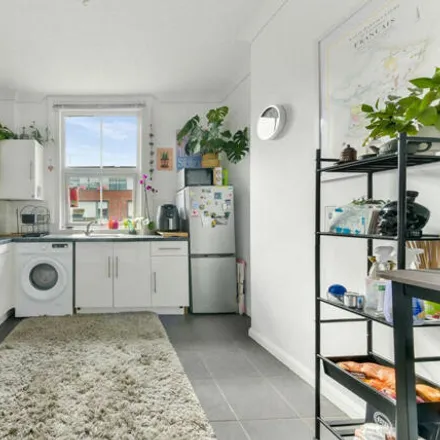 Image 5 - unnamed road, Stockwell Park, London, SW4 6QU, United Kingdom - Apartment for sale