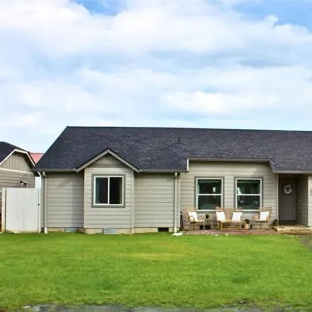 Buy this 3 bed house on 968 North 12th Street in Philomath, OR 97370