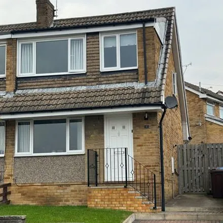 Rent this 3 bed duplex on Charlton Drive in Chapeltown, S35 3PA