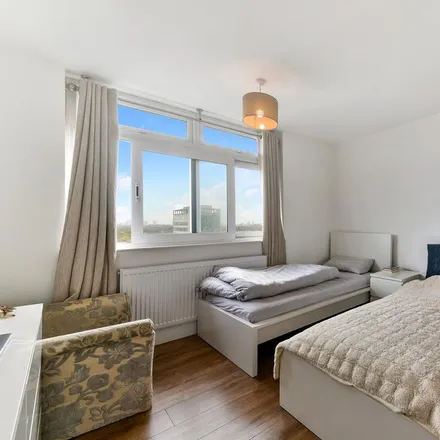 Image 7 - Campden Hill Towers, 112 Notting Hill Gate, London, W11 3QG, United Kingdom - Apartment for rent