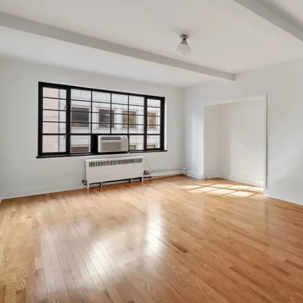Rent this studio apartment on 304 E 44th St