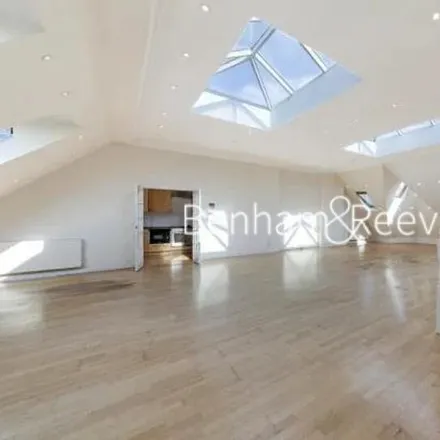 Rent this 4 bed apartment on 8 Compayne Gardens in London, NW6 3DG