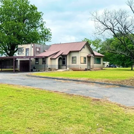 Buy this 3 bed house on 1859 Orient Avenue in Clinton, OK 73601