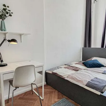 Rent this 5 bed apartment on Private Kant-Grundschule in Grunewaldstraße 44, 12165 Berlin