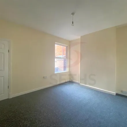 Image 3 - King Edward Road, Leicester, LE5 4DF, United Kingdom - Townhouse for rent