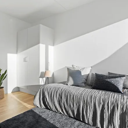 Rent this 3 bed apartment on Arenahaven in Hannemanns Allé, 2770 Kastrup
