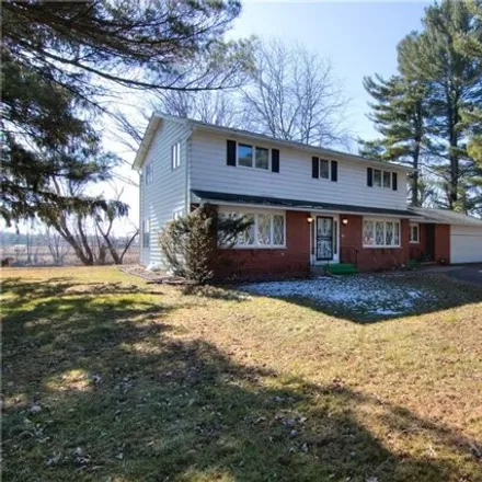 Buy this 4 bed house on Farmers Insurance - Julie Bremness in 412 East Oak Street, Cadott