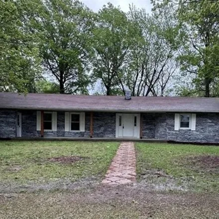 Buy this 4 bed house on 637 South Hickory Street in Cuba, Crawford County