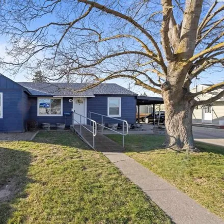 Buy this 3 bed house on 646 East 2nd Street in Grandview, WA 98930