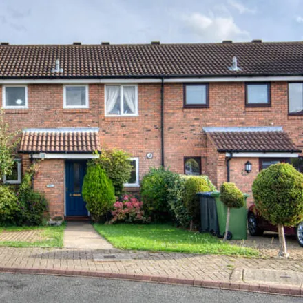Buy this 3 bed townhouse on Orrian Close in Stratford-upon-Avon, CV37 0TT