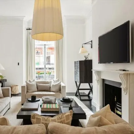Rent this 3 bed apartment on 30 Pont Street in London, SW1X 9SG