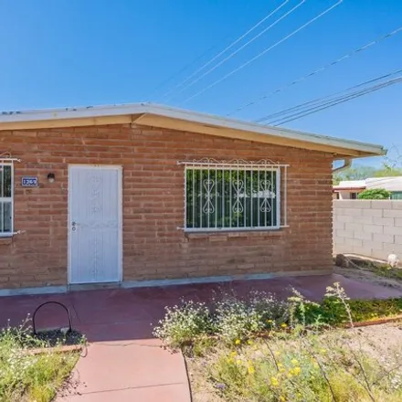 Buy this 3 bed house on 976 North Cuesta Avenue in Tucson, AZ 85745