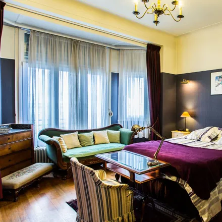 Rent this 2 bed room on Avenue de Broqueville - de Broquevillelaan 2 in 1150 Woluwe-Saint-Pierre - Sint-Pieters-Woluwe, Belgium