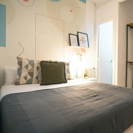 Rent this 6 bed room on Carrer de Roger de Llúria in 153-159, 08001 Barcelona