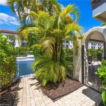 Buy this 2 bed condo on 1451 Curlew Avenue in Naples, FL 34102
