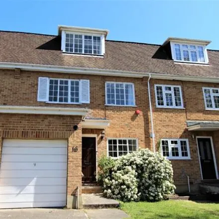 Rent this 4 bed townhouse on Private Road in London, EN1 2EJ
