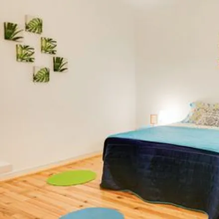 Rent this 9 bed room on Rua Joaquim Bonifácio