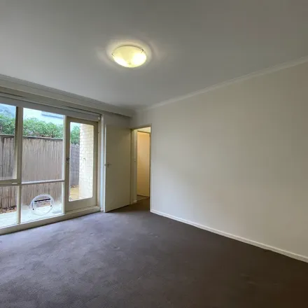 Image 4 - 33 Rosstown Road, Carnegie VIC 3163, Australia - Apartment for rent