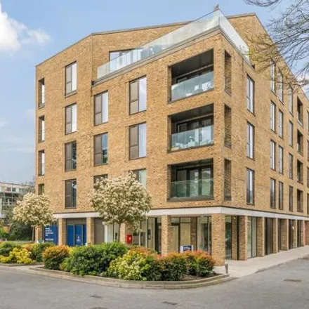Buy this 2 bed apartment on Halfway Green in Walton-on-Thames, KT12 1GP