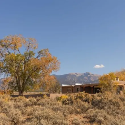 Image 2 - 1 Del Norte Road, Taos County, NM 87529, USA - House for sale