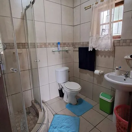 Image 7 - Prince Street, Athlone Park, Umbogintwini, South Africa - Apartment for rent