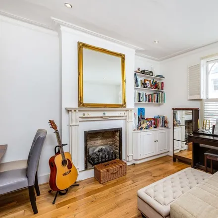 Rent this 3 bed house on Orbain Road in London, SW6 7DN