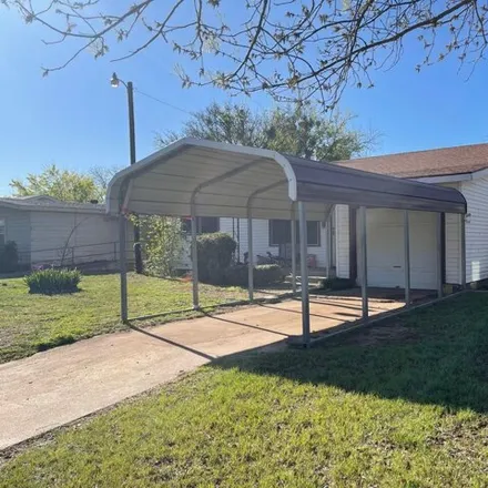 Buy this 3 bed house on 2555 South 25th Street in Abilene, TX 79605
