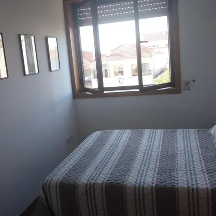 Rent this 1 bed apartment on Clínica Médica E Dentária Edifício Forum in Rua de Cunha Júnior 69a, 4200-167 Porto