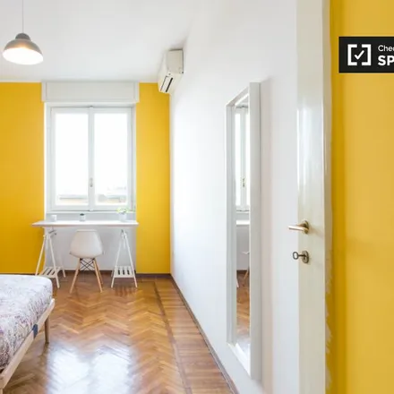 Rent this 3 bed room on Scuola dell'Infanzia Sanzio in Vicolo privato Marghera, 20145 Milan MI